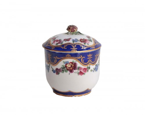 Sugar pot &quot;Calabria&quot; in soft porcelain of Sevres of the 18th century