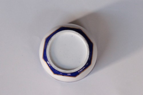 XVIIIe siècle - Pot à sucre "calabre" en porcelaine tendre de Sèvres du XVIIIe siècle