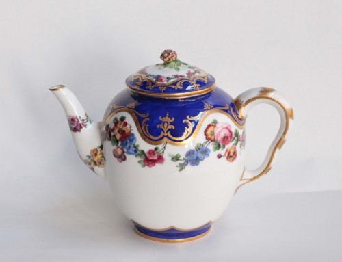 Antiquités - Teapot &quot;Calabria&quot; in soft porcelain of Sèvres of the 18th century