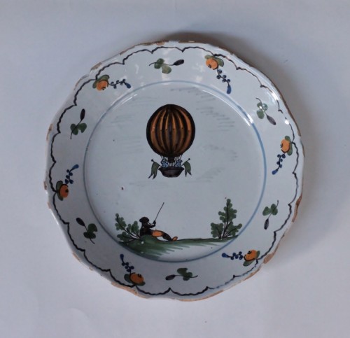 18th century - Plate in earthenware of Nevers &quot;with the balloon&quot; known as &quot;with the small 