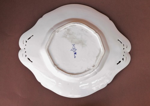 Plat présentoir en porcelaine tendre de Sèvres, XVIIIe siècle - Céramiques, Porcelaines Style 