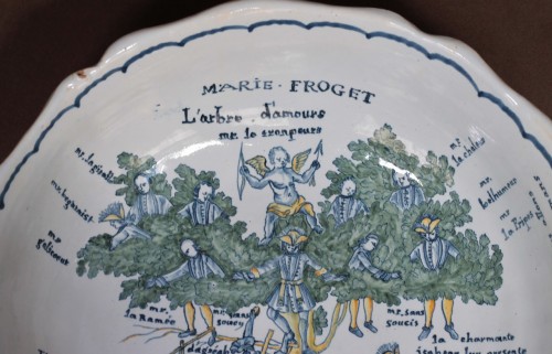 Antiquités - Jatte en faïence de Nevers à l'arbre d'amour, datée 1770