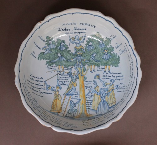 Antiquités - Jatte en faïence de Nevers à l'arbre d'amour, datée 1770