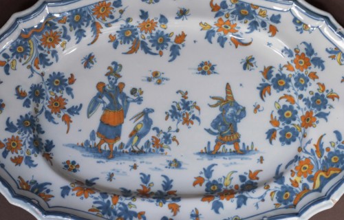 18th century - Oblong Alcora earthenware dish with figures, marked G, circa 1735-1750