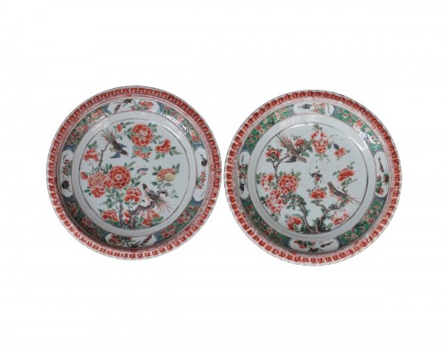 Paire d'assiettes en porcelaine de Chine à décor de la Famille Verte, XVIIIe siècle