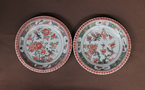 XVIIIe siècle - Paire d'assiettes en porcelaine de Chine à décor de la Famille Verte, XVIIIe siècle