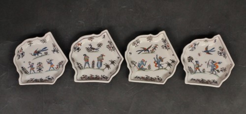 Céramiques, Porcelaines  - Nécessaire de mendiants en faïence de Moustiers, XVIIIe siècle
