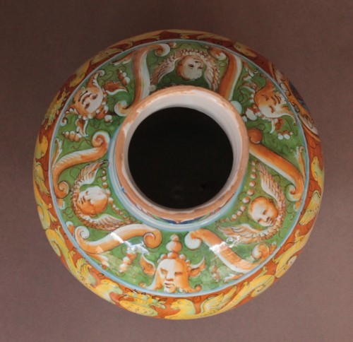 Vase in majolica of Castel-Durante, workshop of Simone da Colonello around  - 