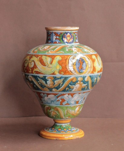 Antiquités - Vase in majolica of Castel-Durante, workshop of Simone da Colonello around 