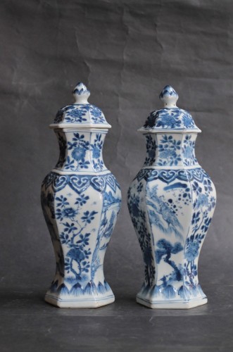  Pair of small porcelain vases from China, Kangxi period (1662-1722) - 