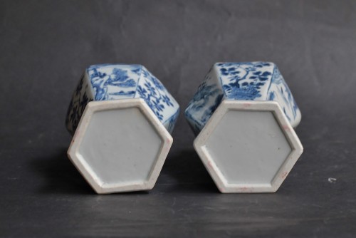  -  Pair of small porcelain vases from China, Kangxi period (1662-1722)