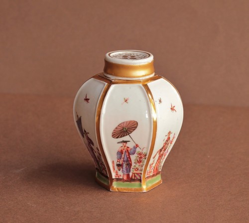 Meissen porcelain hexagonal tea box, circa 1723-24 - 