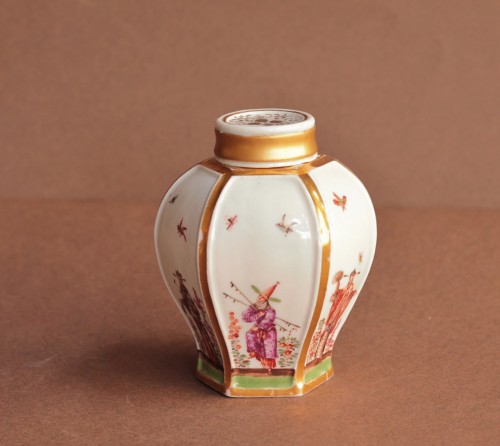 Boîte à thé hexagonale en porcelaine de Meissen, vers 1723-24 - 