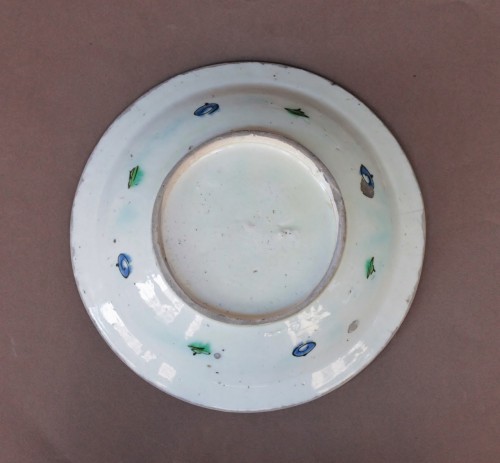 Céramiques, Porcelaines  - Plat en céramique siliceuse d'Iznik, XVIIe siècle