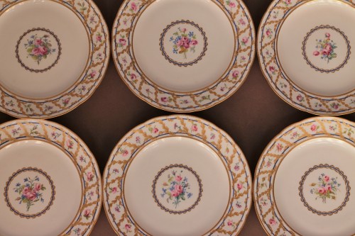 Céramiques, Porcelaines  - Partie de service en porcelaine de Sèvres vers 1785
