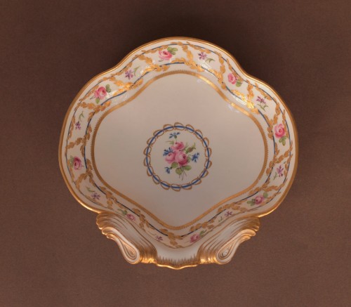 Antiquités - Partie de service en porcelaine de Sèvres vers 1785