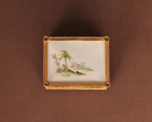 Objets de Vitrine Boite & Nécessaire - Boîte tabatière en émail et monture en laiton Allemagne vers 1775