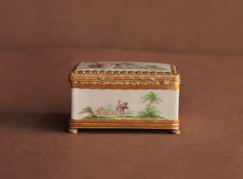 Boîte tabatière en émail et monture en laiton Allemagne vers 1775 - JM Béalu & Fils