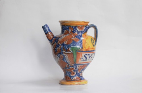 Céramiques, Porcelaines  - Chevrette en majolique de Castel-Durante datée 1638