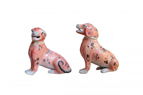 Chiens en porcelaine de Chine, époque Qianlong (1736-1795).