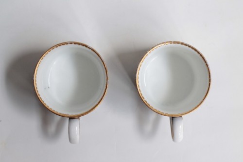 Two Vincennes soft-paste porcelain &quot;mignonette&quot; cups, circa 1752-1754 - Porcelain & Faience Style 