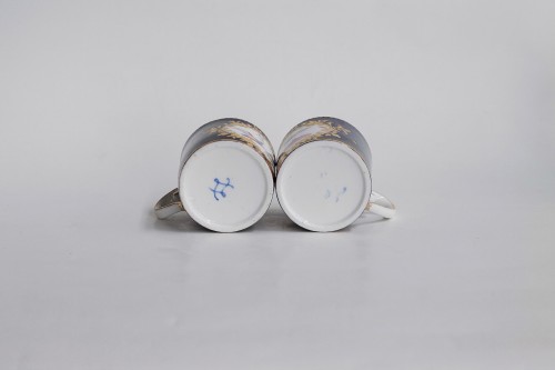 XVIIIe siècle - Deux tasses "mignonette" en porcelaine tendre de Vincennes vers 1752-1754