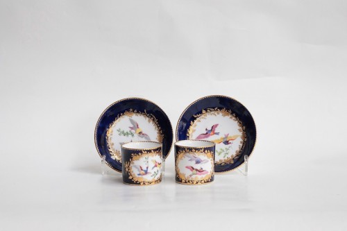 Antiquités - Deux tasses "mignonette" en porcelaine tendre de Vincennes vers 1752-1754