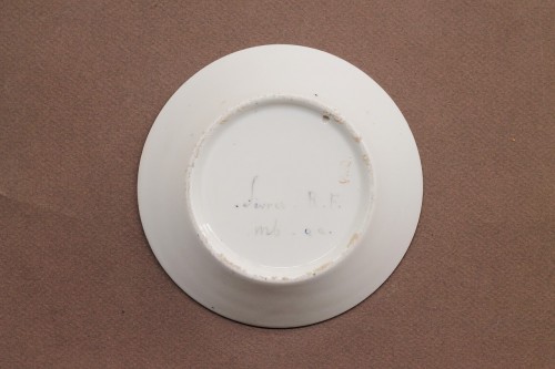 Antiquités - Tasse en porcelaine tendre de Sèvres à décor révolutionnaire, 1793