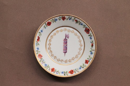 Antiquités - Sèvres soft-paste porcelain cup with revolutionary decor, 1793