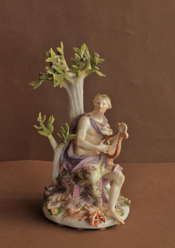 18th century - Meissen porcelain group, Apollo with pyton snake, circa 1750