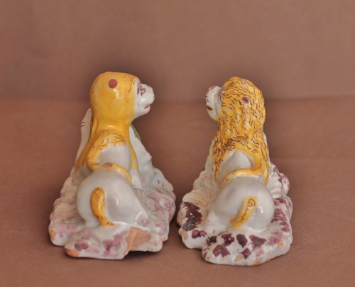 Porcelain & Faience  - Pair of lions in La Rochelle faience, circa 1775