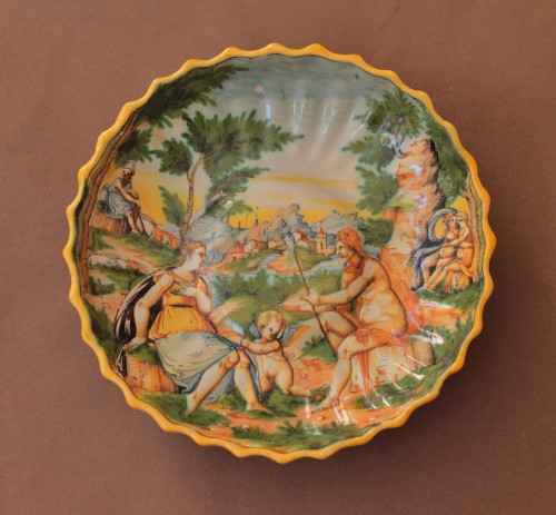 <= 16th century - Crespina in Urbino majolica depicting Omphale and Hercules 16th century