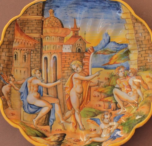 Crespina en majolique d'Urbino représentant Mars et Vénus XVIe siècle - Céramiques, Porcelaines Style Renaissance