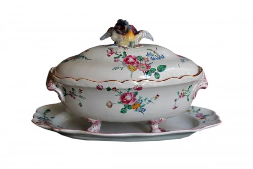 Covered oval tureen in Marseille faience, 18th century