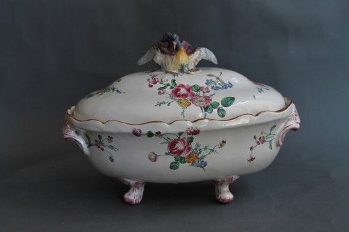 Covered oval tureen in Marseille faience, 18th century - Louis XV