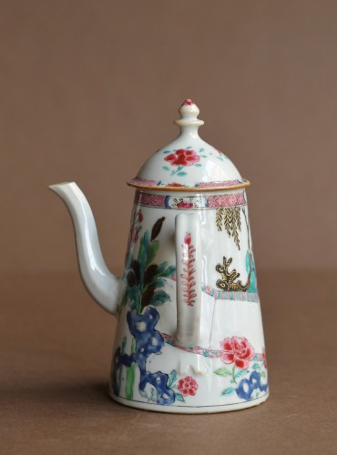 Céramiques, Porcelaines  - Verseuse en porcelaine de Chine, époque Qianlong, XVIIIe siècle