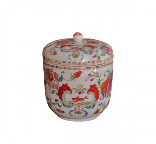 Covered pot in Chinese porcelaine with Pompadour decoration, 18th century