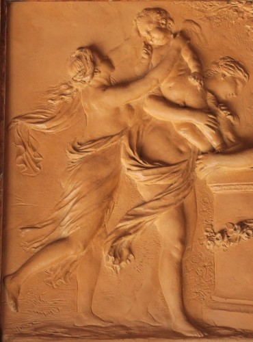 Objet de décoration  - Bas relief en terre cuite représentant Les Nymphes et la statue de l'Amour, XVIIIe siècle