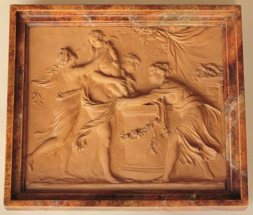 XVIIIe siècle - Bas relief en terre cuite représentant Les Nymphes et la statue de l'Amour, XVIIIe siècle