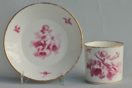 Antiquités - Sèvres soft-paste porcelain cup with pink decoration of angels and birds 18