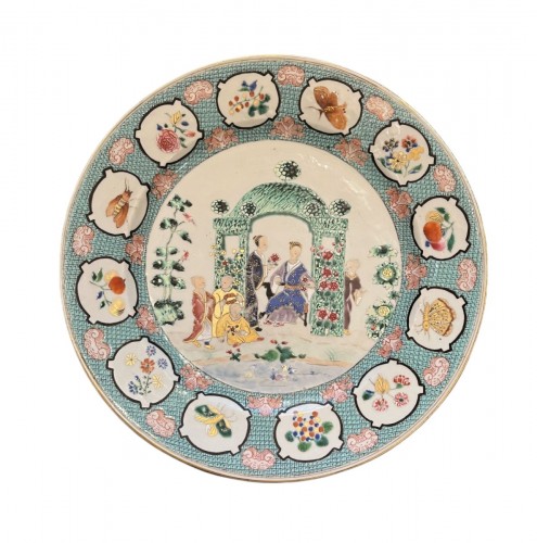 Plat en porcelaine de Chine dit "à la tonnelle" (ou Arbour) d'après C. Pronk,18e siècle