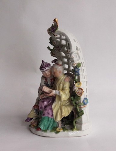Céramiques, Porcelaines  - Groupe en porcelaine de Meissen, un couple de Chinois, modèle de Reinicke, vers 1745.