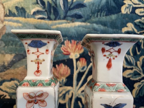 Antiquités - Chinese porcelain quadrangular vases, Green Family, Kangxi period.