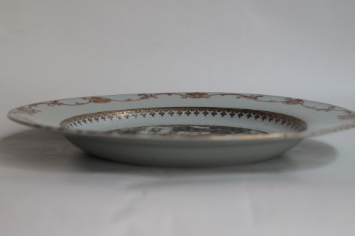 Assiette du pèlerinage à l'île de Cythère en porcelaine de Chine - Céramiques, Porcelaines Style 