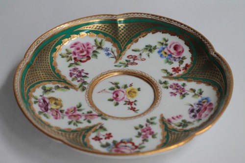 Céramiques, Porcelaines  - Tasse à fond vert en porcelaine de Sèvres