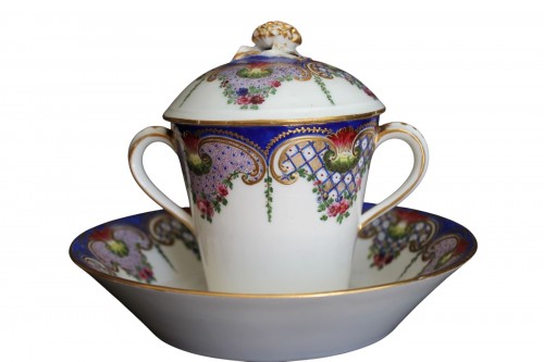 Gobelet à lait en porcelaine tendre de Sèvres, XVIIIe siècle