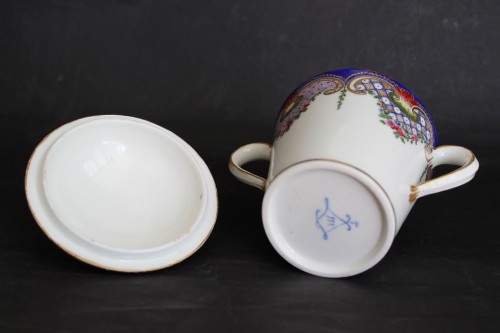 Soft porcelain milk cup from Sèvres, 18th century - 