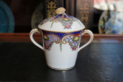 Soft porcelain milk cup from Sèvres, 18th century - Louis XV