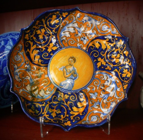 Faenza majolica crespina with “a quartieri” decoration, circa 1535-40. 16th - Porcelain & Faience Style Renaissance