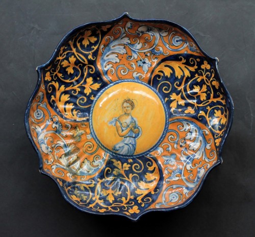 Faenza majolica crespina with “a quartieri” decoration, circa 1535-40. 16th - Renaissance